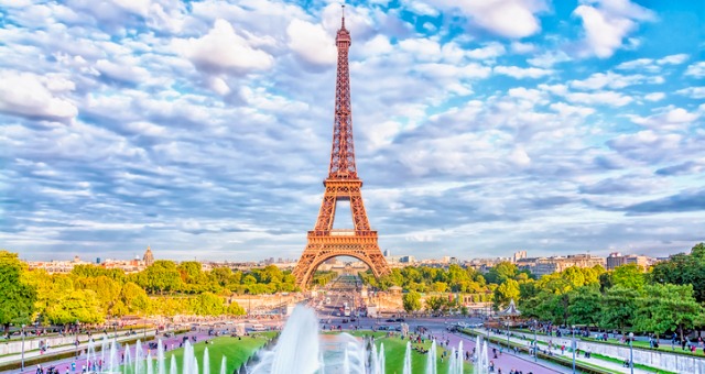 Eiffel tower and fountains